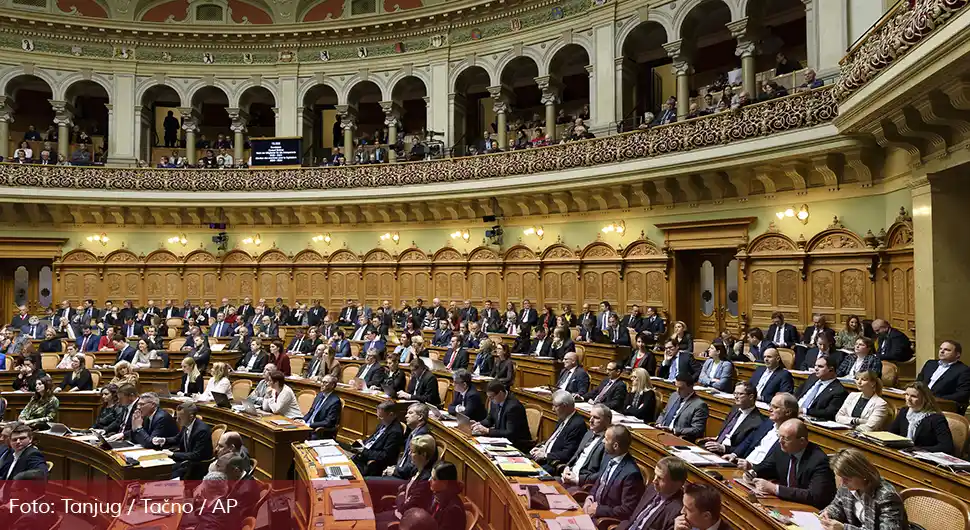 svajcarska parlament.webp